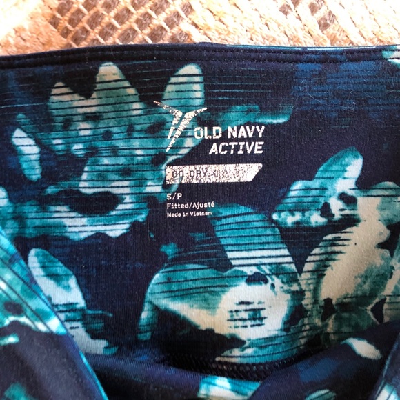 Old Navy Cropped Blue Floral Print Active Leggings - Picture 3 of 5